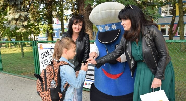 Akcja „Bezpieczne Radomsko” przed SP nr 5 1