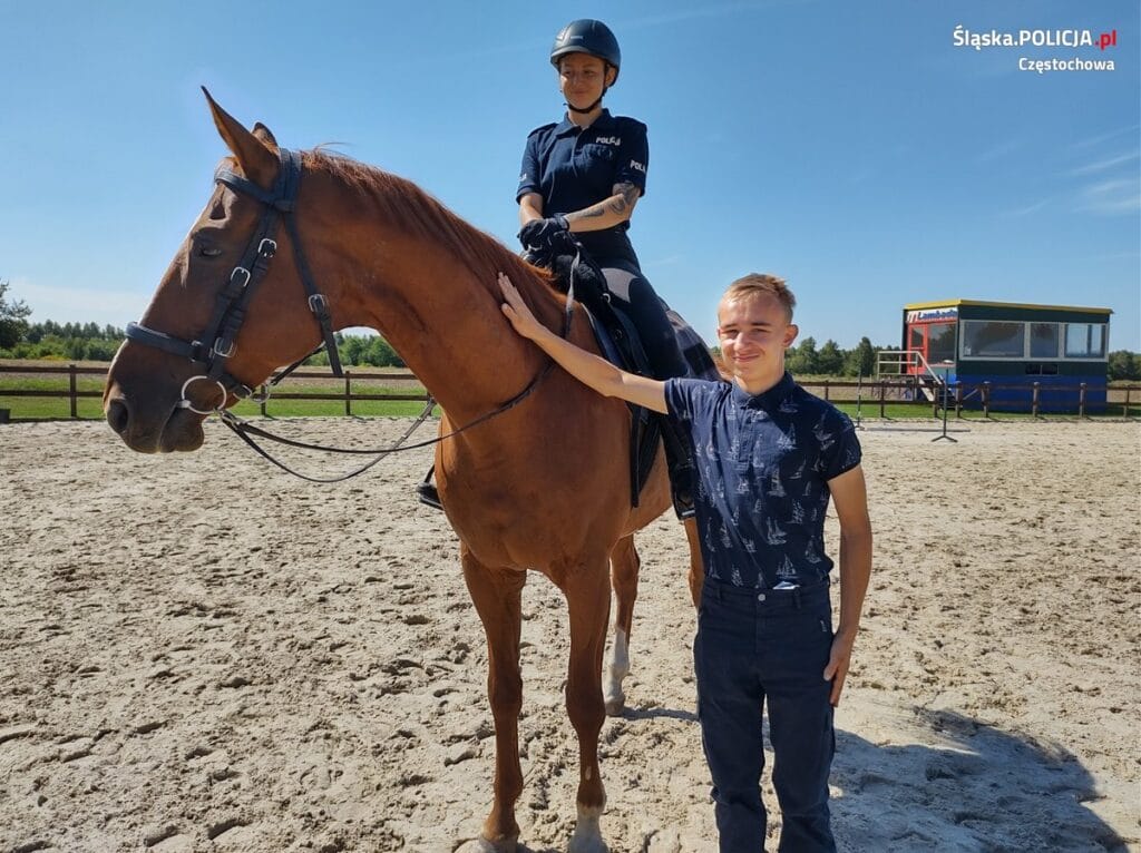 Policjanci z Częstochowy spełnili marzenie 17-latniego Bartka 3