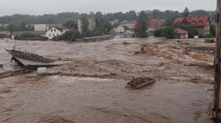 Jak pomoc powodzianom z woj. dolnośląskiego i opolskiego? W Częstochowie rozpoczęli zbiórki 2